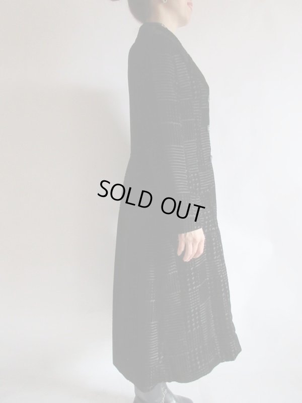 画像4: 軽い着心地のブラックカラーコート