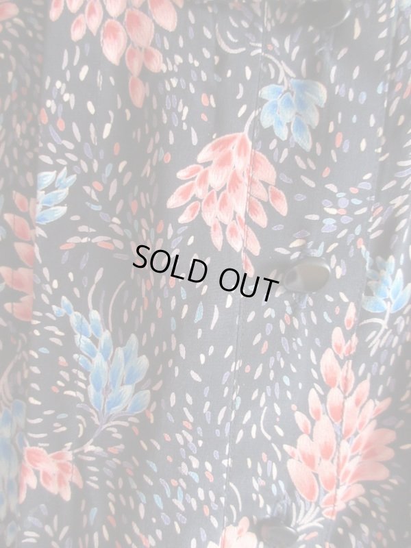 画像7: 赤や青の花模様のゆるシルエットボウタイワンピ