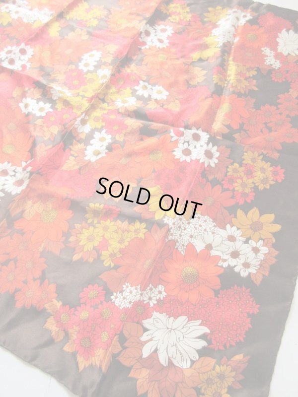 画像3: レトロチャーミングな花柄のスカーフ