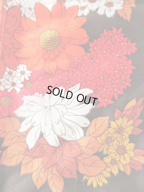 画像4: レトロチャーミングな花柄のスカーフ