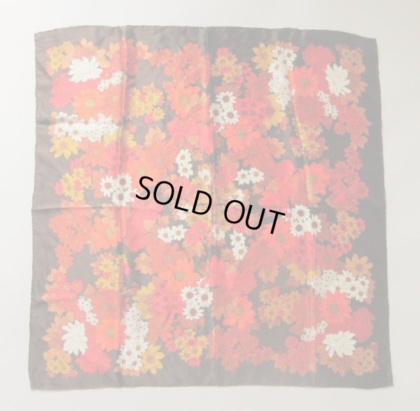 画像6: レトロチャーミングな花柄のスカーフ