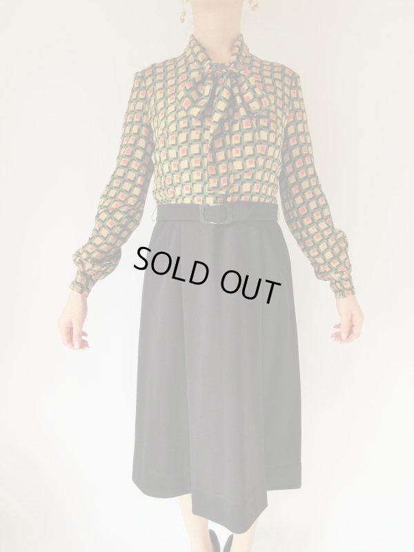 画像3: 幾何学スクエアー柄のボウタイワンピース