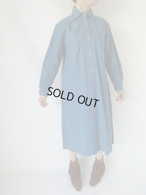 画像5: 赤のワンポイントのゆったりワンピース