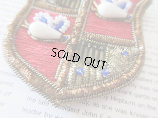 画像5: 豪華装飾のエンブレムブローチ