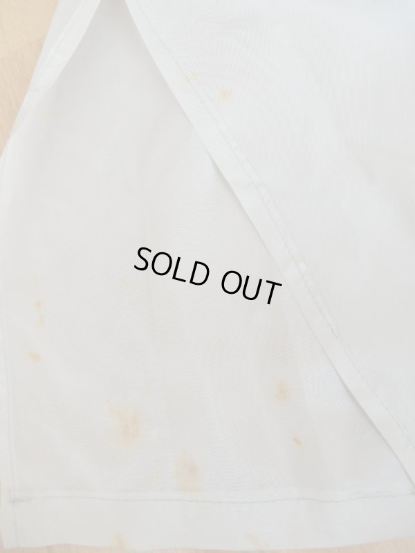 ワンピースの裏地に茶シミあります