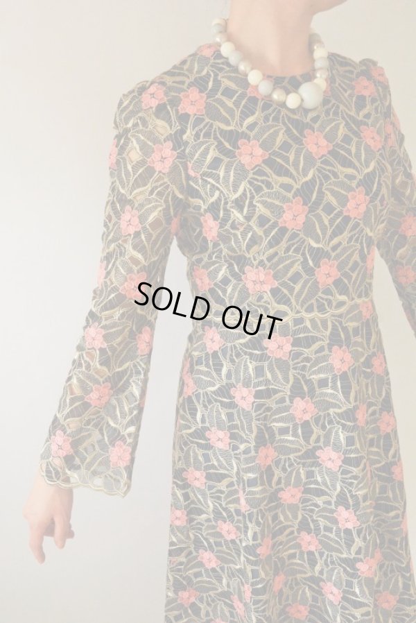 画像8: お仕立て品の１点モノ*豪華刺繍のフラワーワンピース