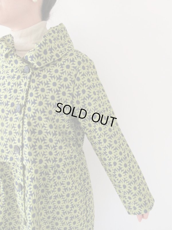 画像9: 【ほど良くハリのある素材もいい*】デイジー柄コート