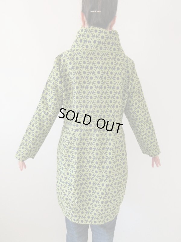 画像6: 【ほど良くハリのある素材もいい*】デイジー柄コート