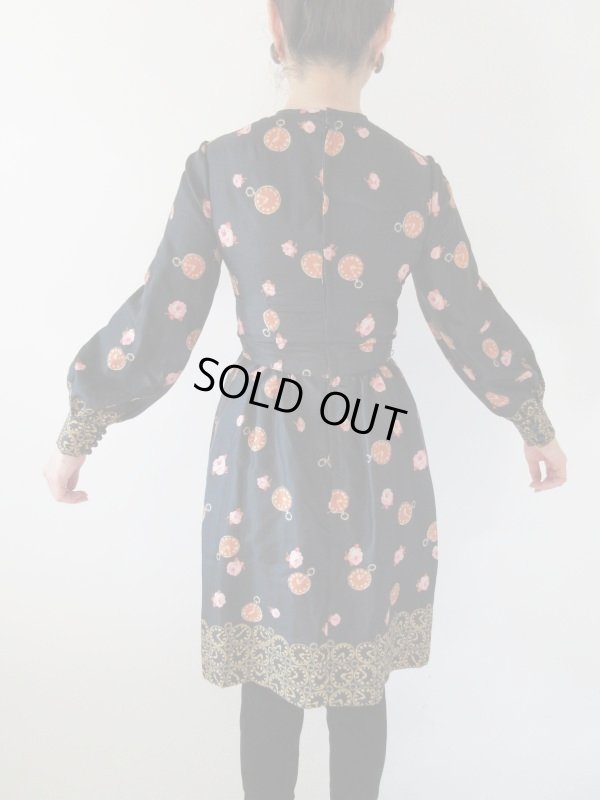 画像4: 【お仕立て品の１点モノ】時計と花柄のワンピース