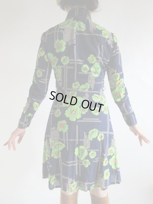 画像6: 【ネイビー地に鮮やかに咲く*】レトロフラワーワンピ