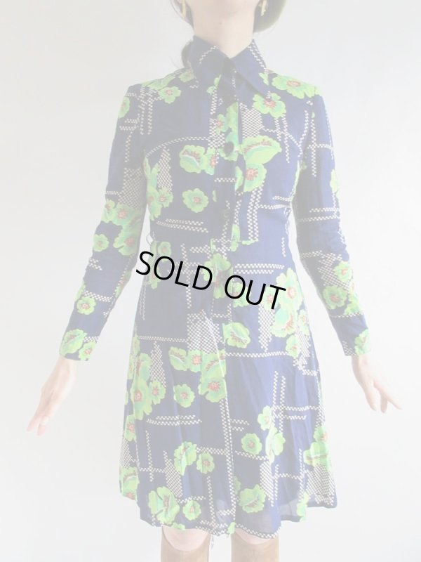 画像3: 【ネイビー地に鮮やかに咲く*】レトロフラワーワンピ