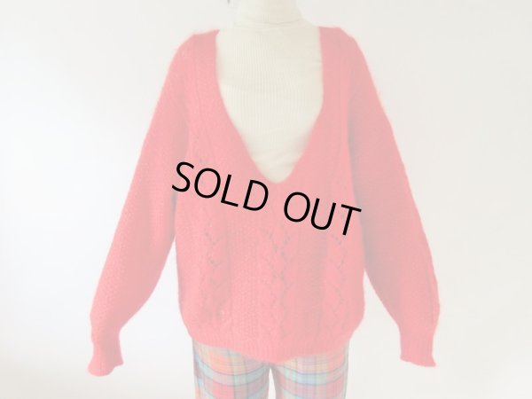 画像3: 【重ね着にオススメ*】鮮やかレッドのVネックニット