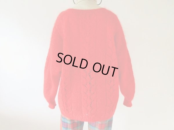 画像5: 【重ね着にオススメ*】鮮やかレッドのVネックニット