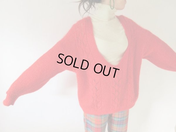 画像6: 【重ね着にオススメ*】鮮やかレッドのVネックニット