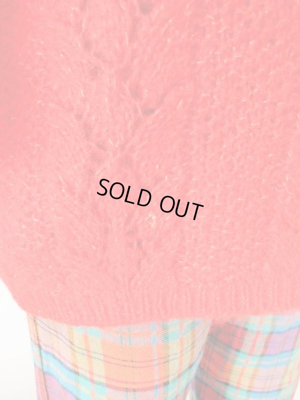 画像8: 【重ね着にオススメ*】鮮やかレッドのVネックニット