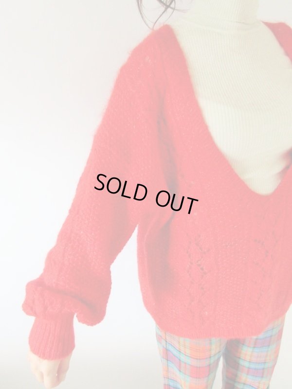 画像7: 【重ね着にオススメ*】鮮やかレッドのVネックニット