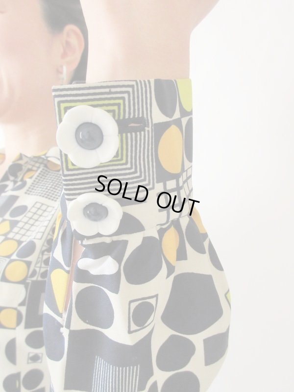 画像6: 【お袖のボタンがお花ちゃん*】レトロデザインワンピ