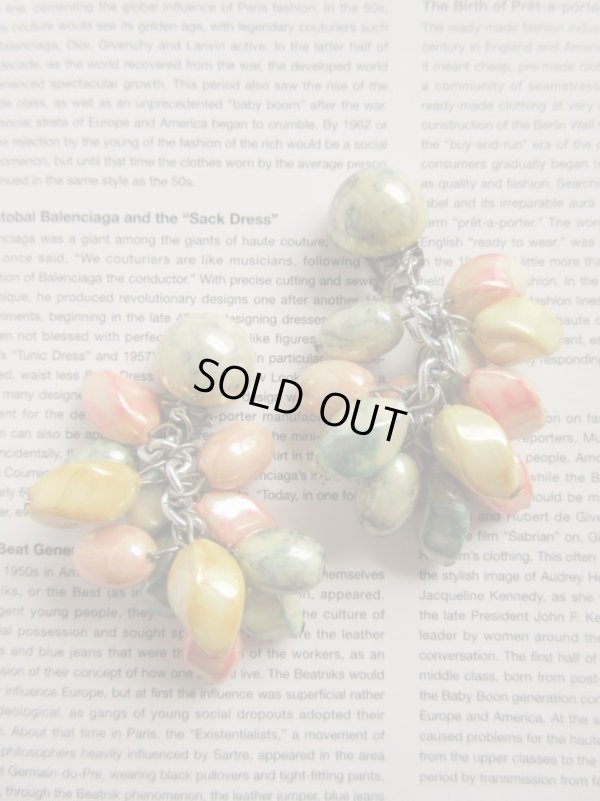 こちらのイヤリングとセットでお届けします。