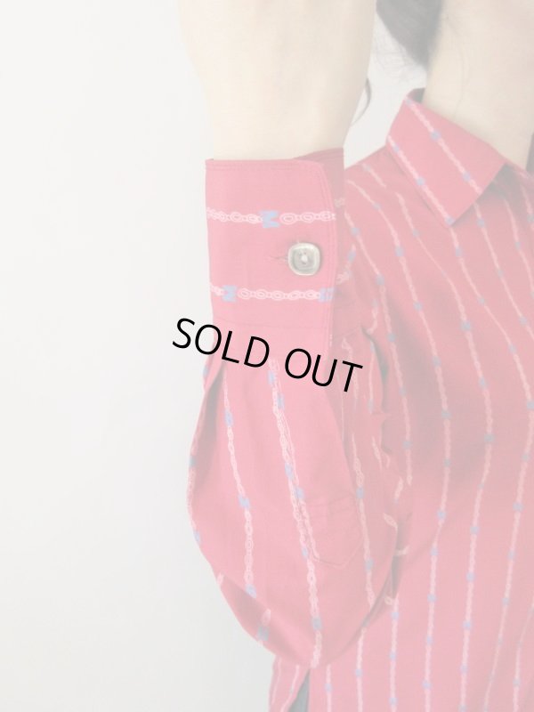 画像7: 【エンブレムと2点セットでお届け*】チェーンと英字柄シャツ