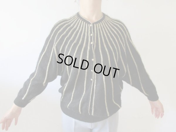 画像3: 【イヤリングと2点セットでお届け*】ゴールドラメのドルマンスリーブニット