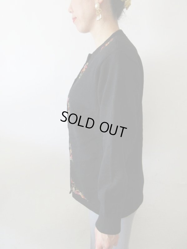 画像5: 【スカーフと2点セットでお届け*】お花刺繍のカーディガン