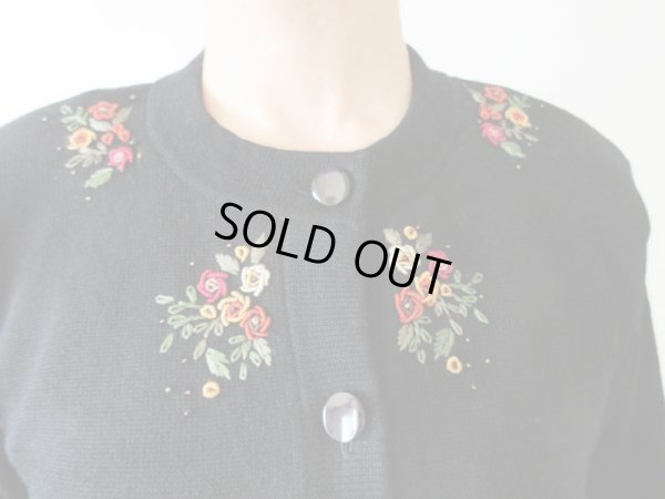 画像7: 【スカーフと2点セットでお届け*】お花刺繍のカーディガン