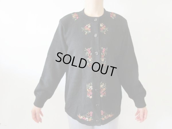 画像4: 【スカーフと2点セットでお届け*】お花刺繍のカーディガン