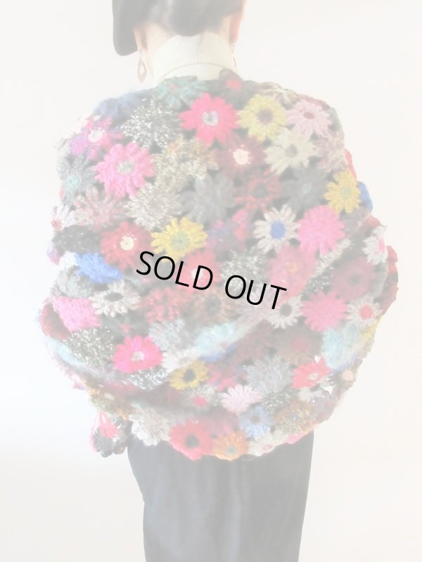 画像3: 【羽織るだけで一気に華やぐ*】お花モチーフのニットストール