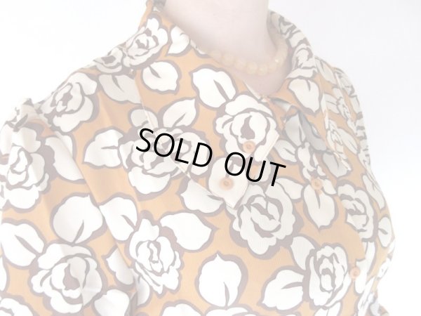 画像7: 【技あり襟の魅力*】2way襟のバラ柄ブラウス