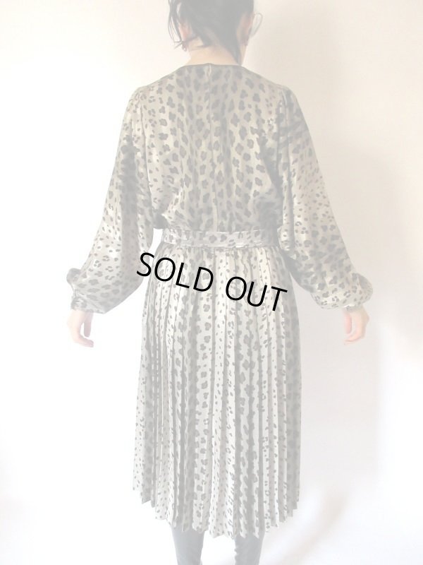 画像4: 【佇まいに自信あり*】美シルエットの艶ワンピース