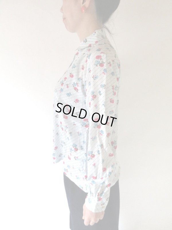 画像4: 【未使用*】ニュアンスブルーの小花柄ブラウス