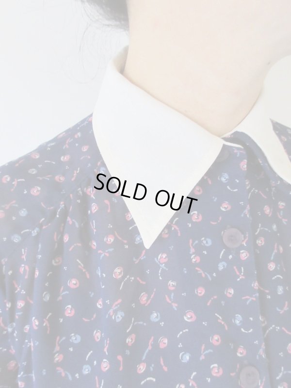 画像3: 【ほのかに透けます*】小花柄の二重襟ブラウス