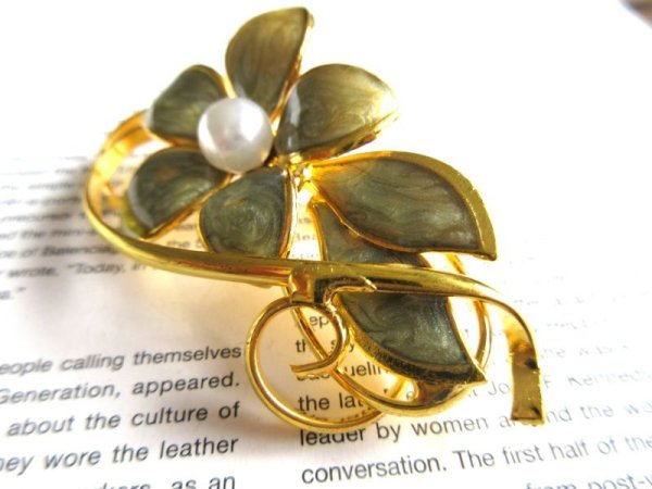 画像3: 【１粒パールが上品*】未使用*クラシカルフラワーブローチ