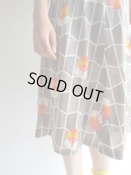 画像5: ★シルエット可愛い幾何学お花ワンピ (5)