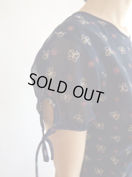 画像4: ★紺地にお花とチョウチョ柄ワンピ (4)