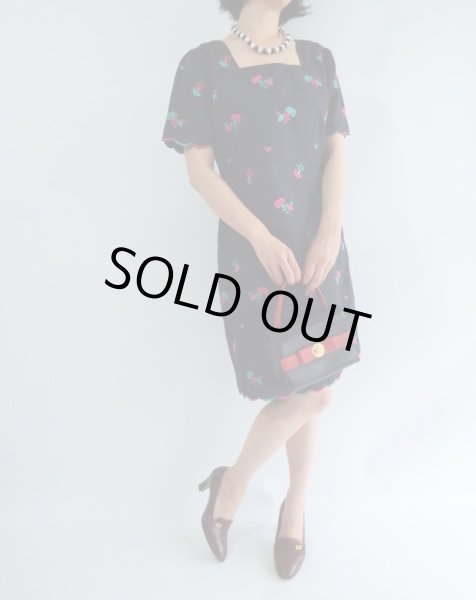 画像2: ★お仕立て品*お花刺繍の裾フリフリワンピ (2)