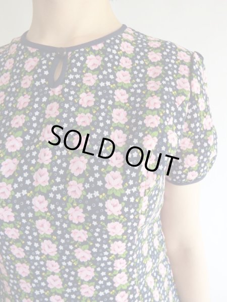 画像3: ★紺地にピンクの花柄ワンピ (3)