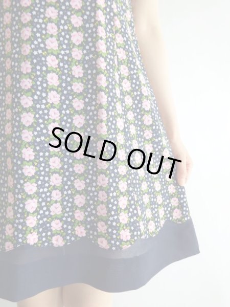 画像7: ★紺地にピンクの花柄ワンピ (7)