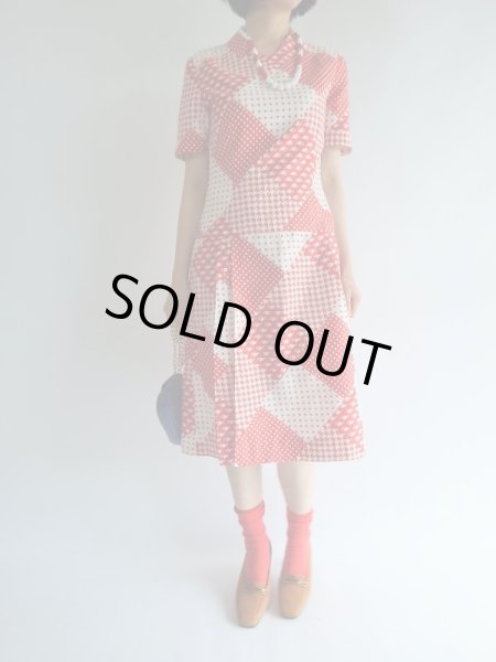 画像2: ★お仕立て品*赤×白幾何学モダンワンピ (2)