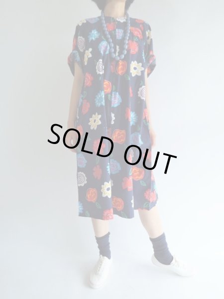 画像2: ★紺地にお花ちゃんのコットンワンピ (2)