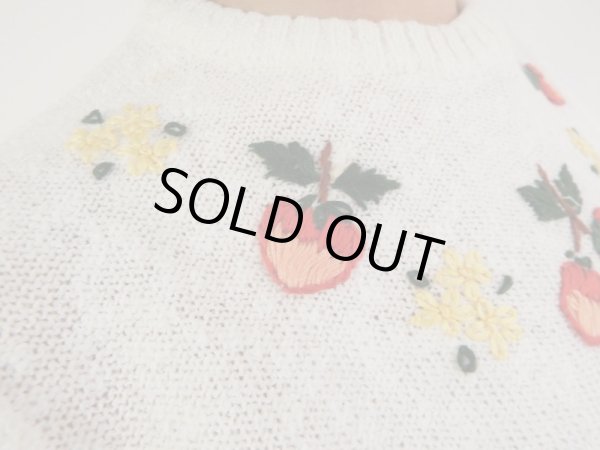 画像4: ★未使用*苺とお花刺繍ニット (4)