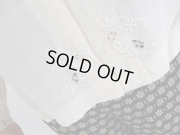 画像8: ★未使用*シルク製お花刺繍の極上ブラウス (8)