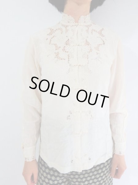 画像2: ★未使用*シルク製お花刺繍の極上ブラウス (2)