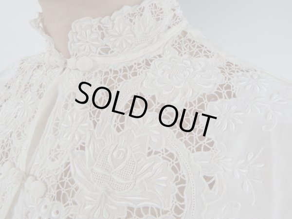 画像5: ★未使用*シルク製お花刺繍の極上ブラウス (5)