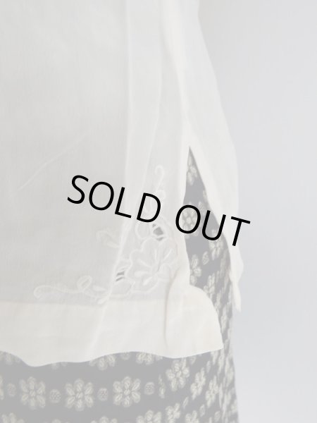 画像7: ★未使用*シルク製お花刺繍の極上ブラウス (7)