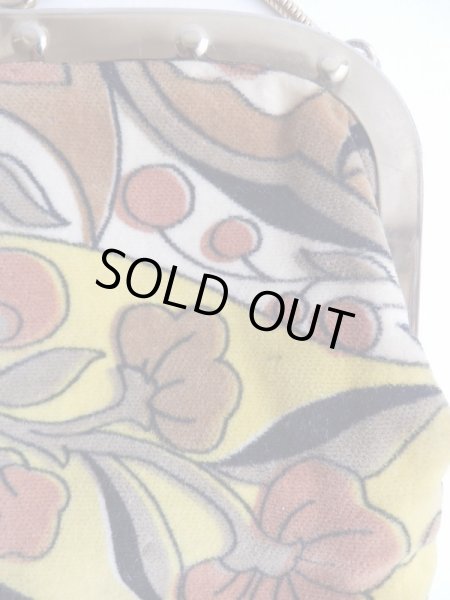 よく見ると薄汚れあります