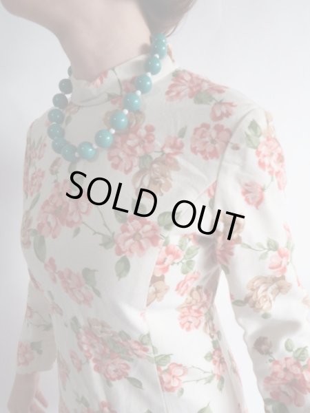 画像7: 白地にオレンジ花柄のハイネックワンピ【送料無料】 (7)