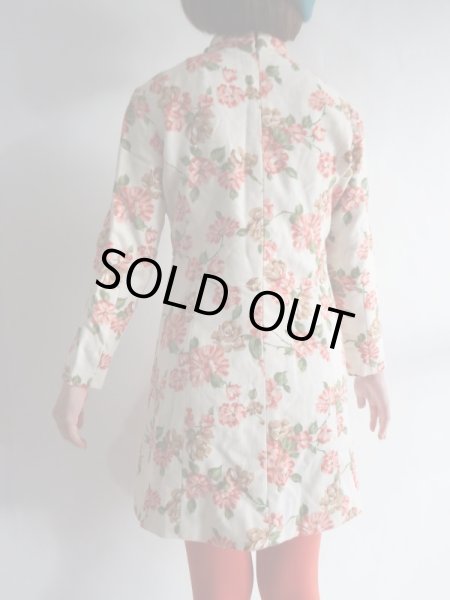 画像6: 白地にオレンジ花柄のハイネックワンピ【送料無料】 (6)