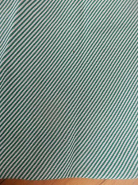 後ろ身スカート部分に小さなシミあり