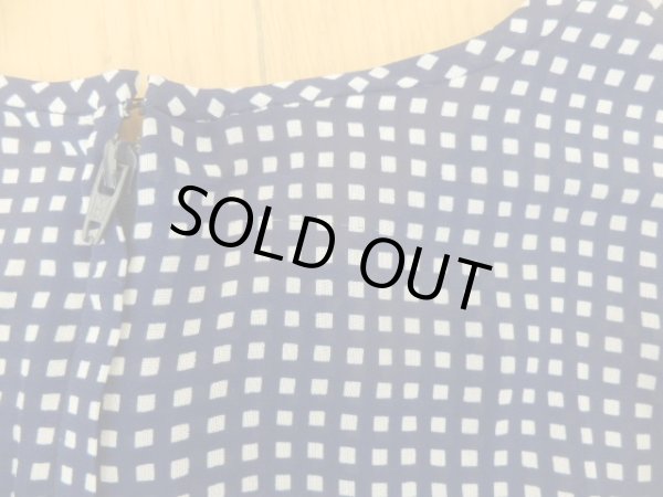 ワンピースのファスナー横に糸ツリあり